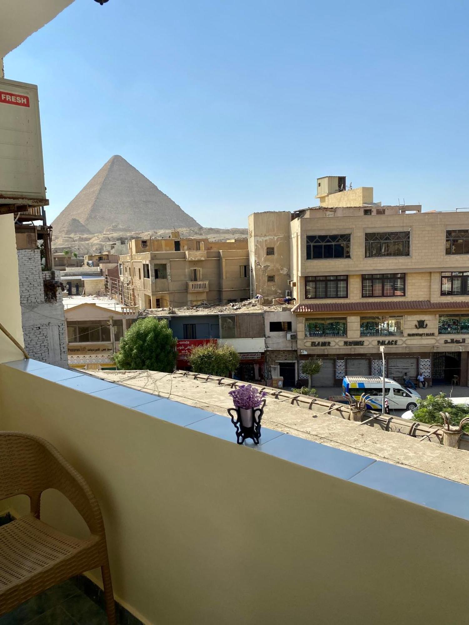 Golden Pyramids view Inn Kafret el-Gabal Exteriör bild