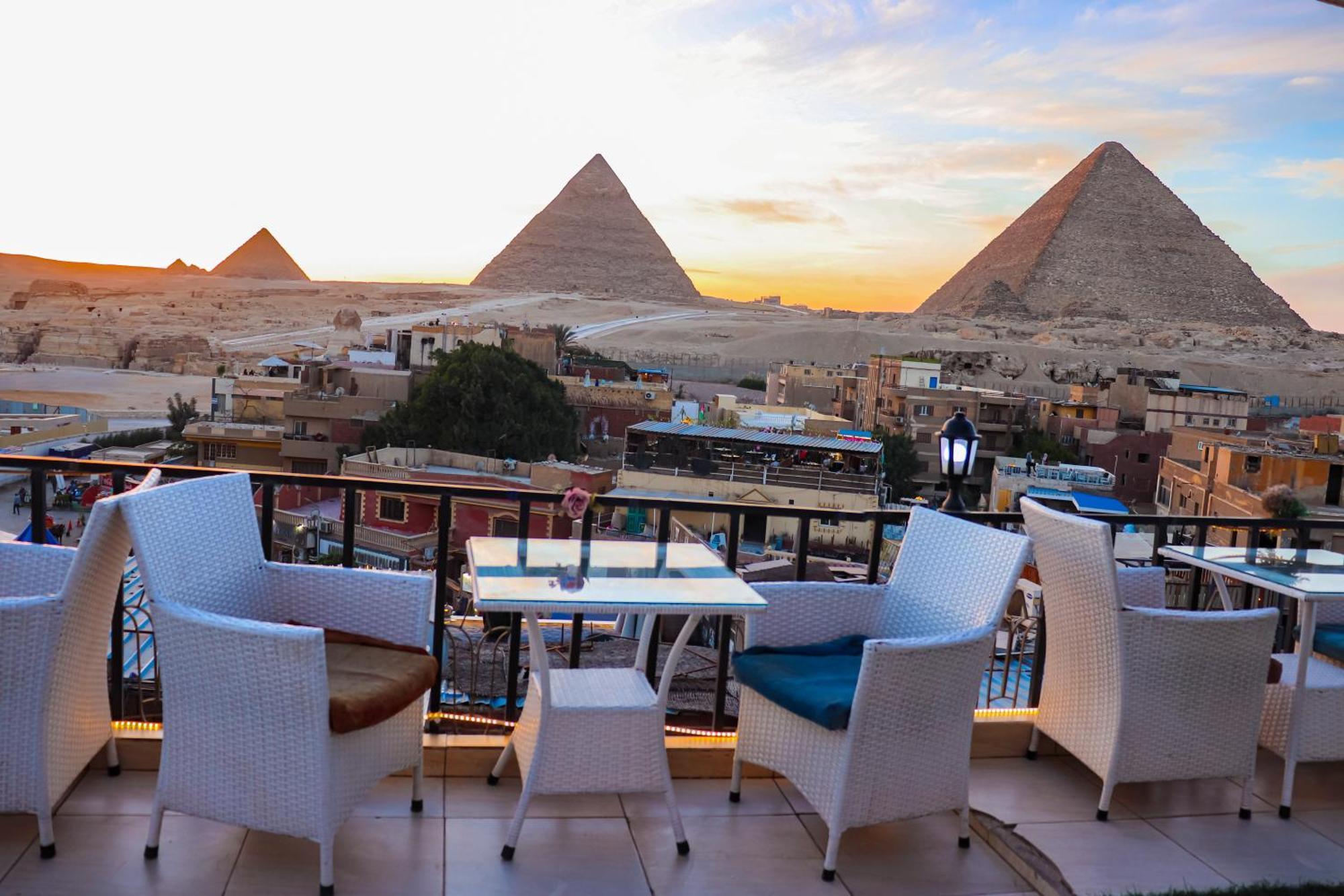 Golden Pyramids view Inn Kafret el-Gabal Exteriör bild