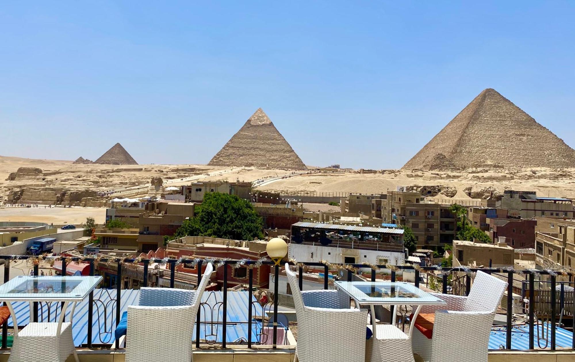 Golden Pyramids view Inn Kafret el-Gabal Exteriör bild